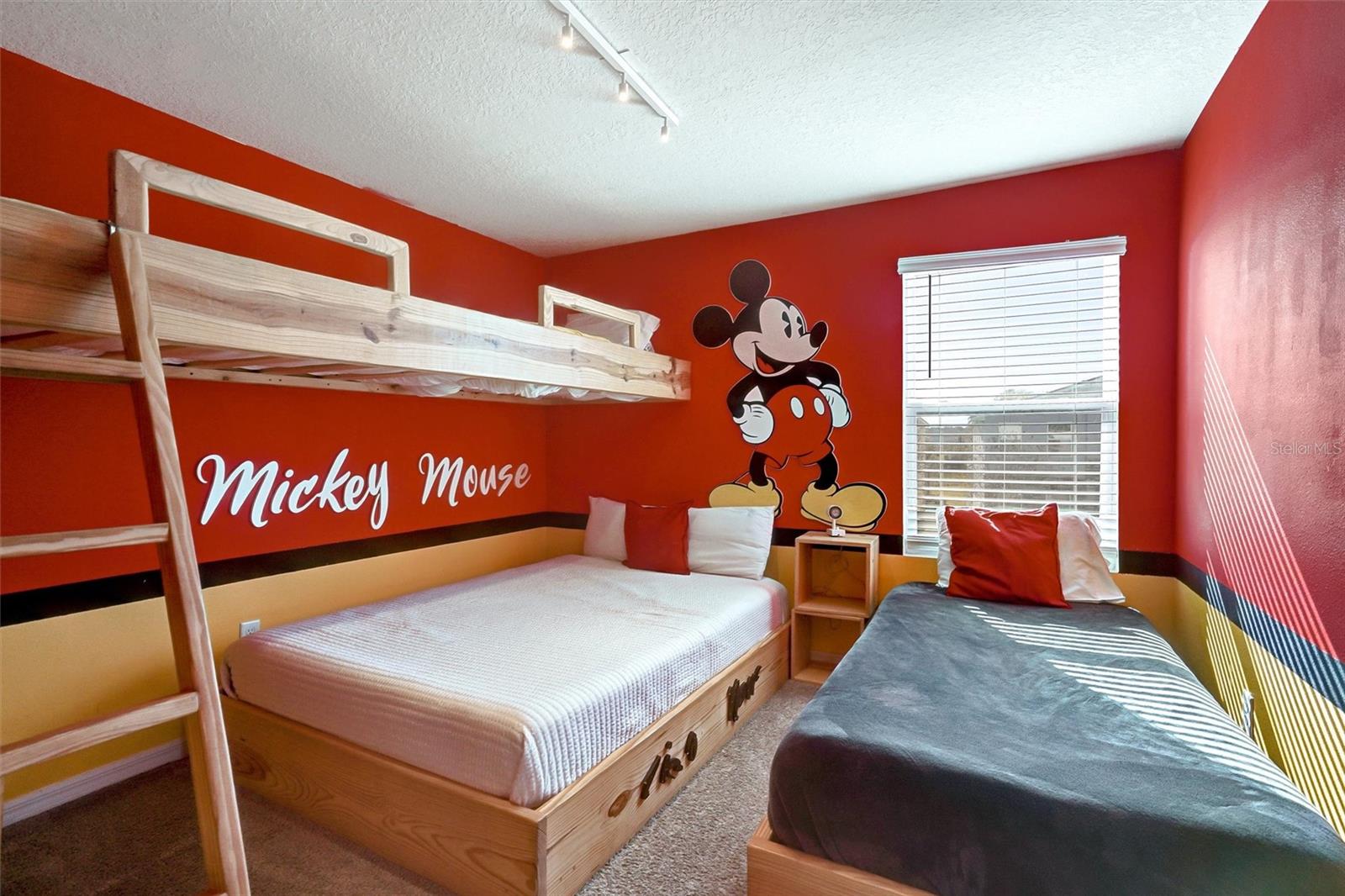 Image 14 of 40 For 8918 Tropical Haven Court