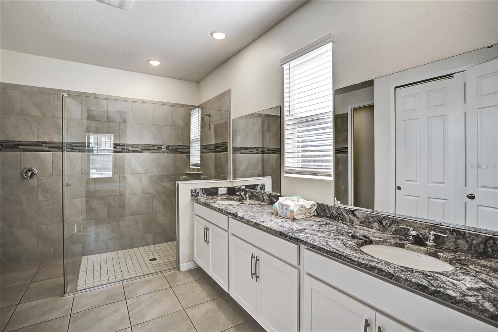 Image 24 of 40 For 8918 Tropical Haven Court