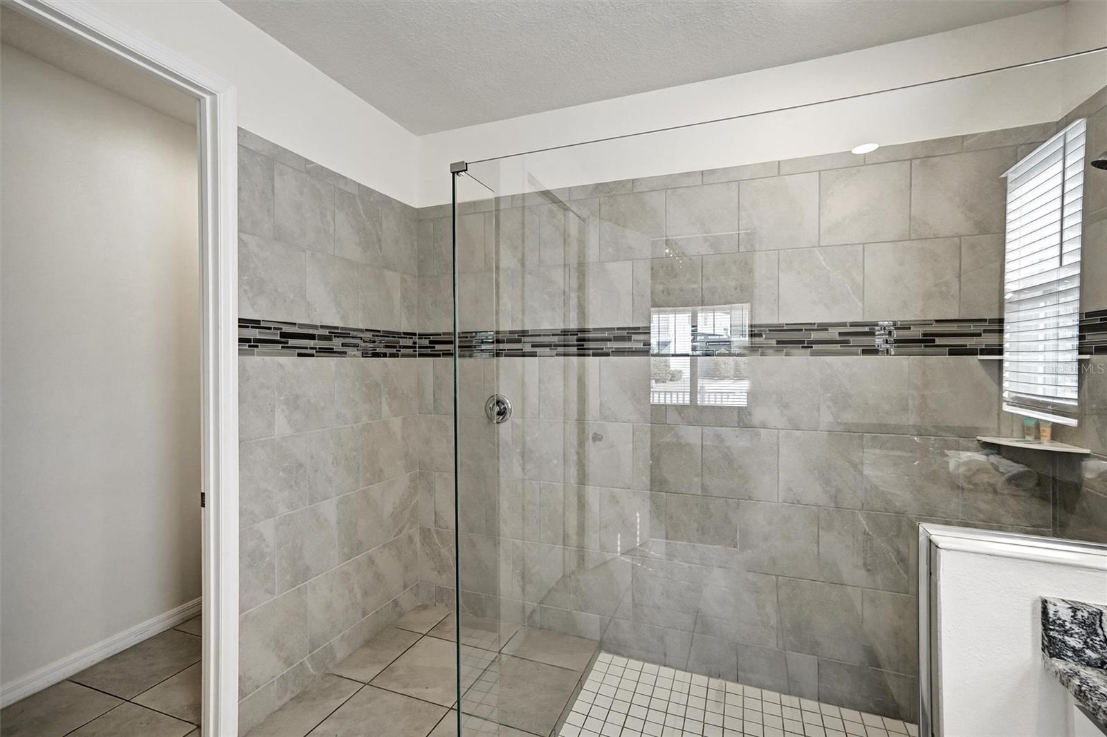 Image 25 of 40 For 8918 Tropical Haven Court