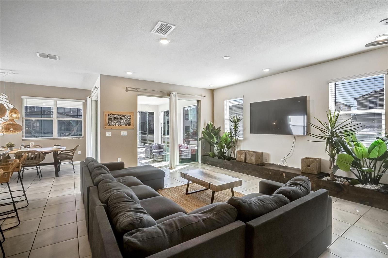 Image 3 of 40 For 8918 Tropical Haven Court