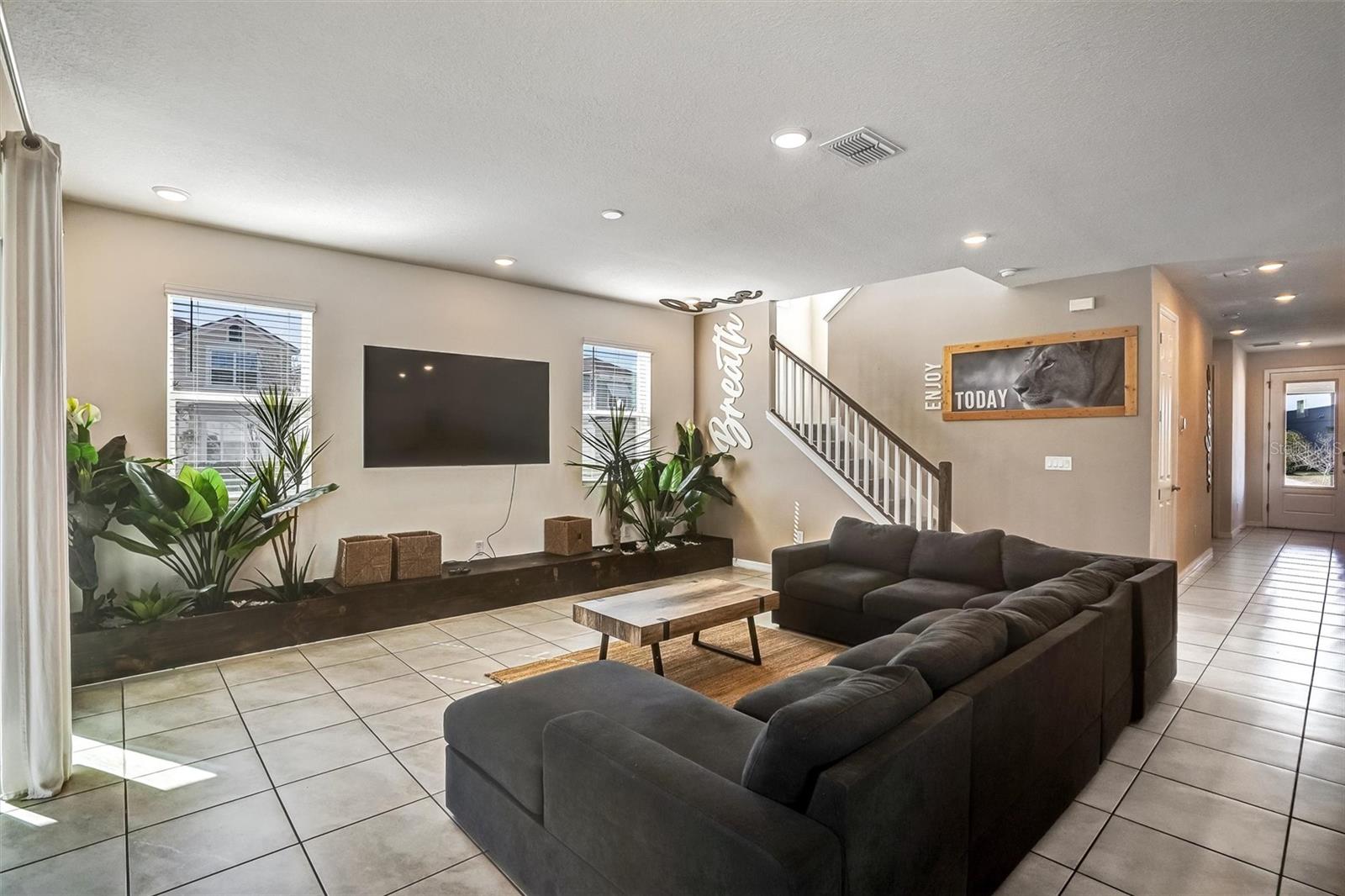 Image 4 of 40 For 8918 Tropical Haven Court