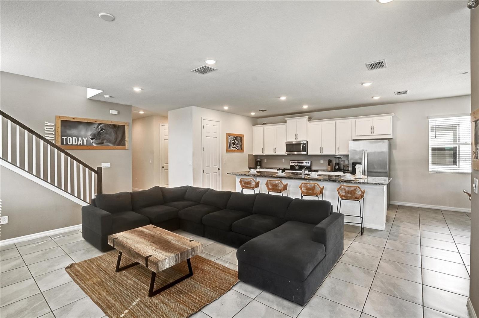 Image 6 of 40 For 8918 Tropical Haven Court