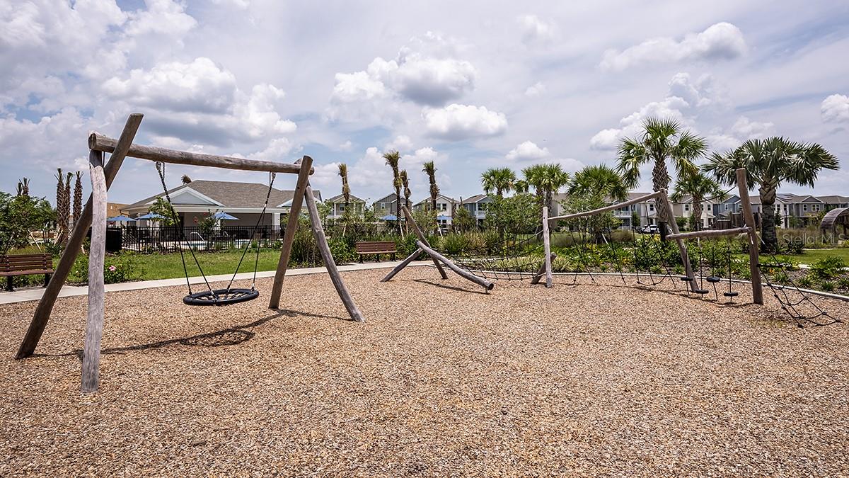 Image 39 of 43 For 14736 Field Daisy Drive