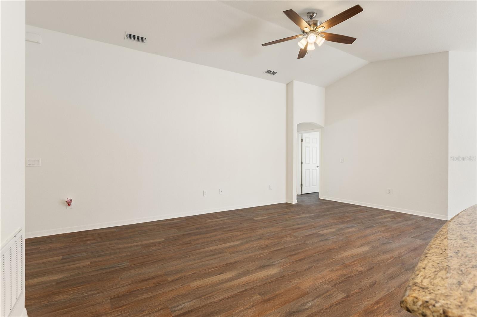 Image 13 of 37 For 2009 Danes Court