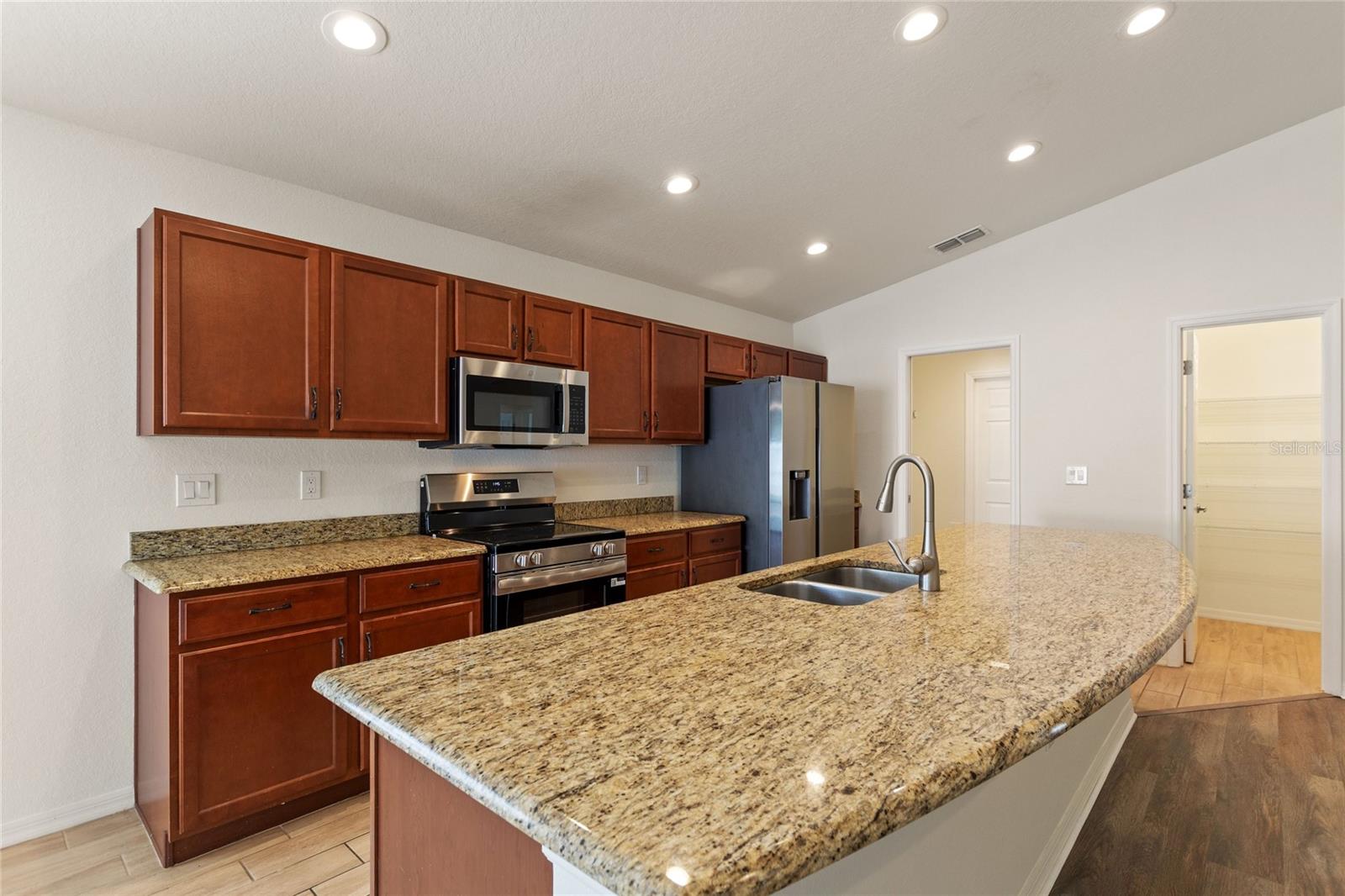 Image 18 of 37 For 2009 Danes Court