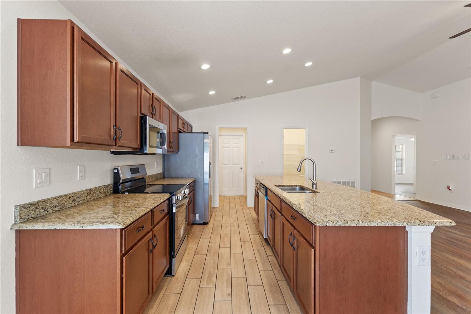 Image 19 of 37 For 2009 Danes Court