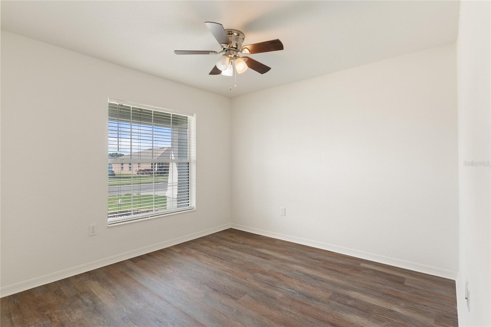 Image 5 of 37 For 2009 Danes Court