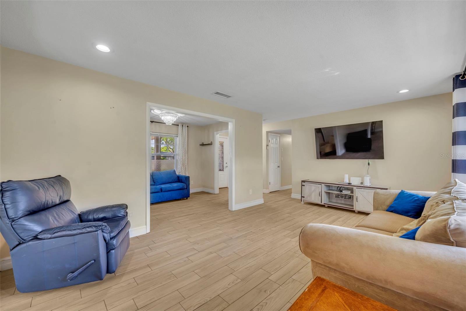 Image 7 of 23 For 4402 Blonigen Avenue