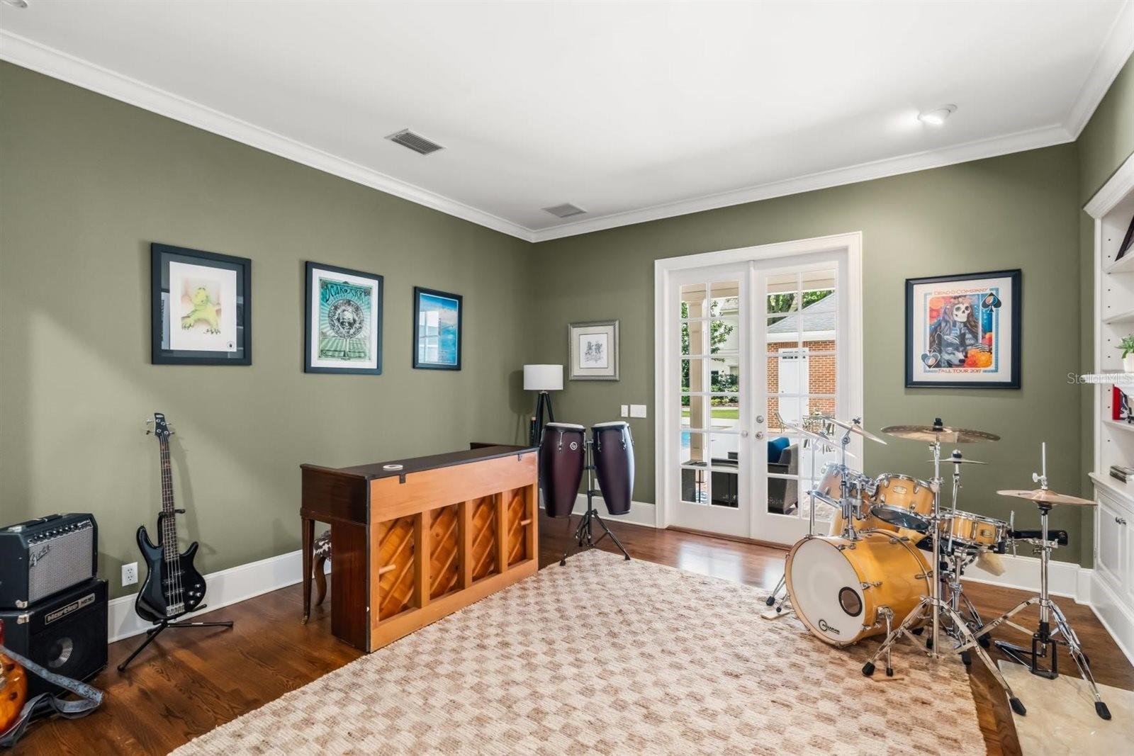 Image 8 of 33 For 722 Alba Drive