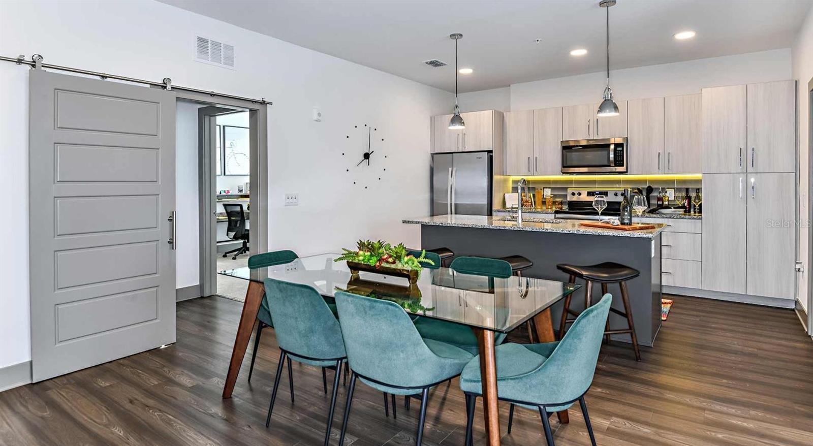 Image 3 of 18 For 1040 Jamison Loop Element