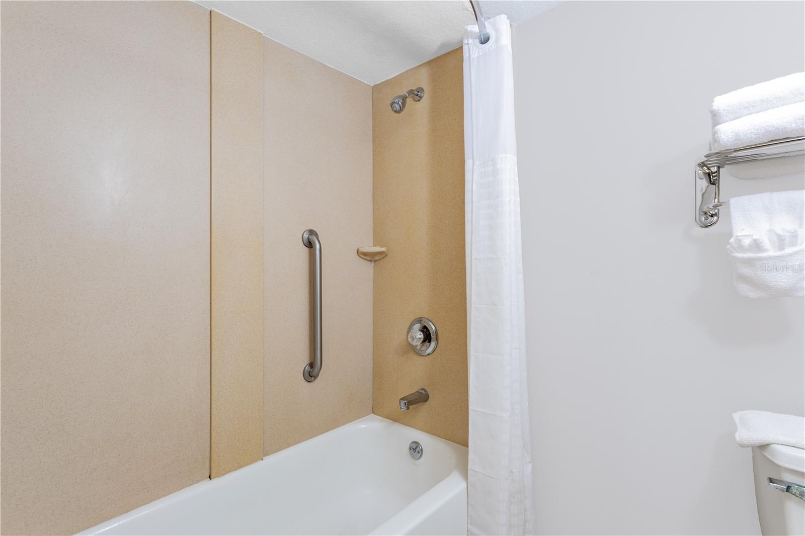 Image 21 of 26 For 8245 Us-17-92 Highway