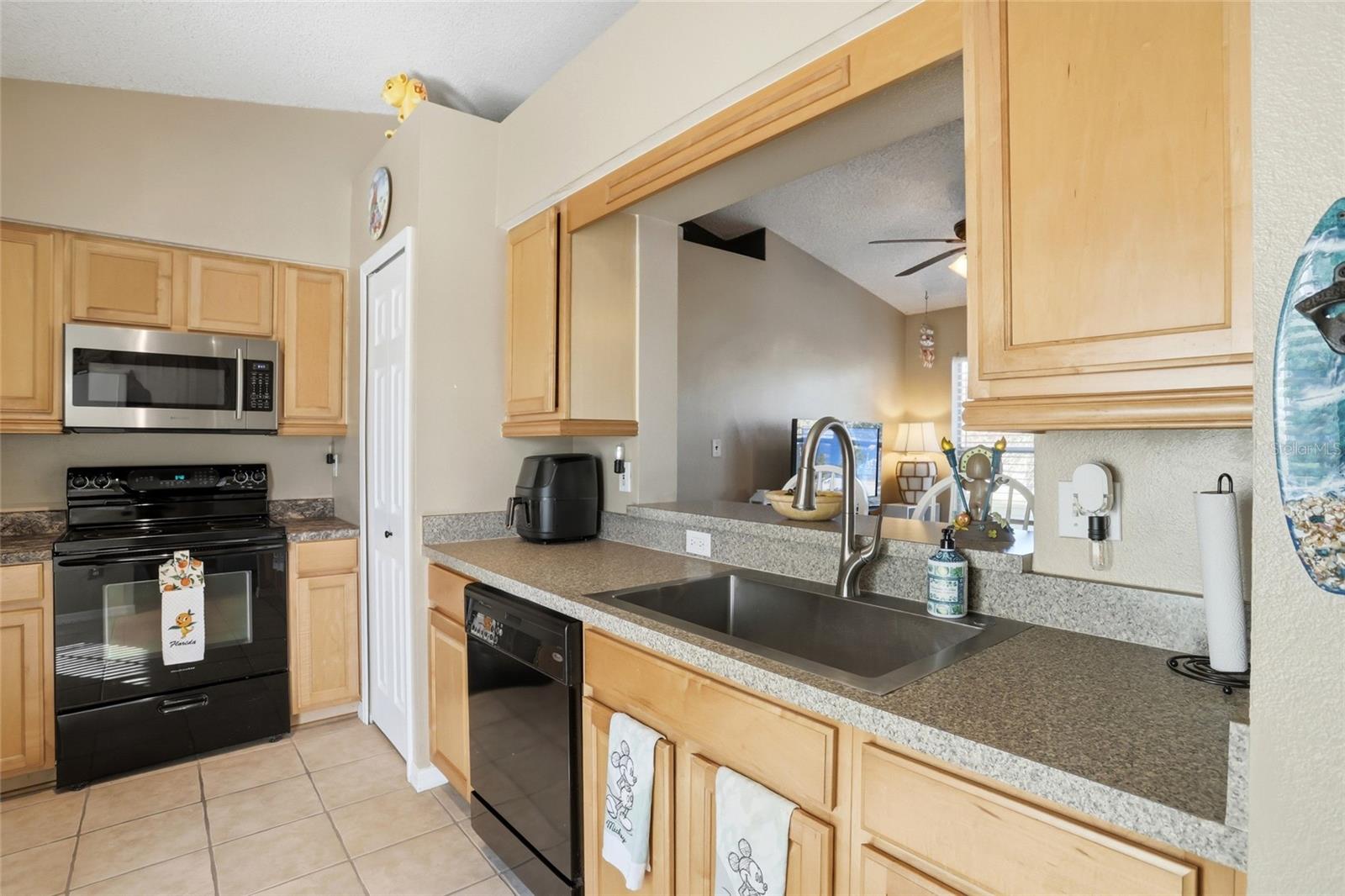 Image 7 of 37 For 10735 Lake Ralph Drive