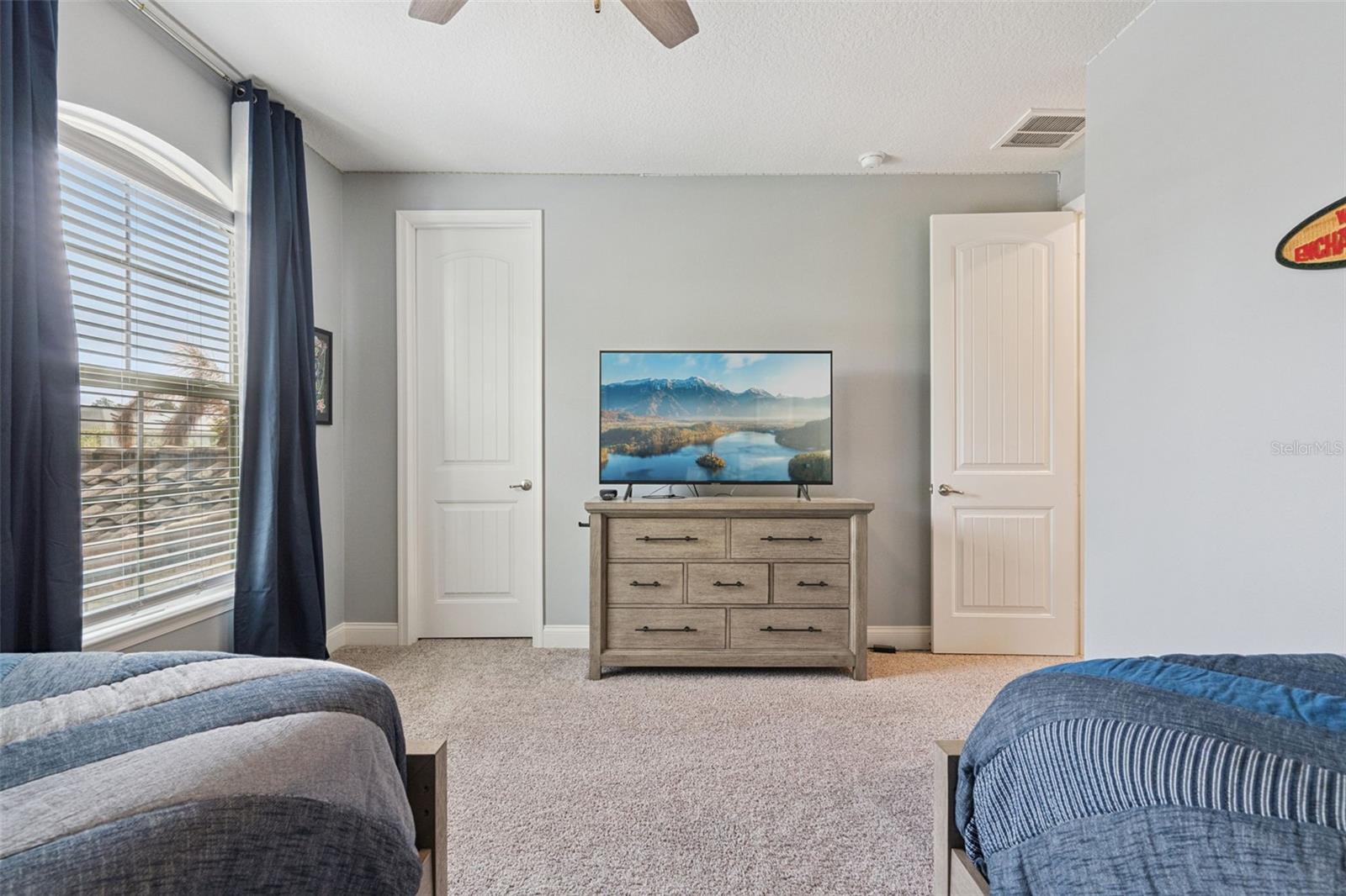 Image 34 of 64 For 8415 Vivaro Isle Way