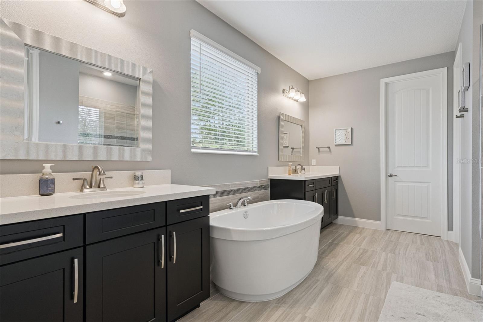 Image 36 of 64 For 8415 Vivaro Isle Way