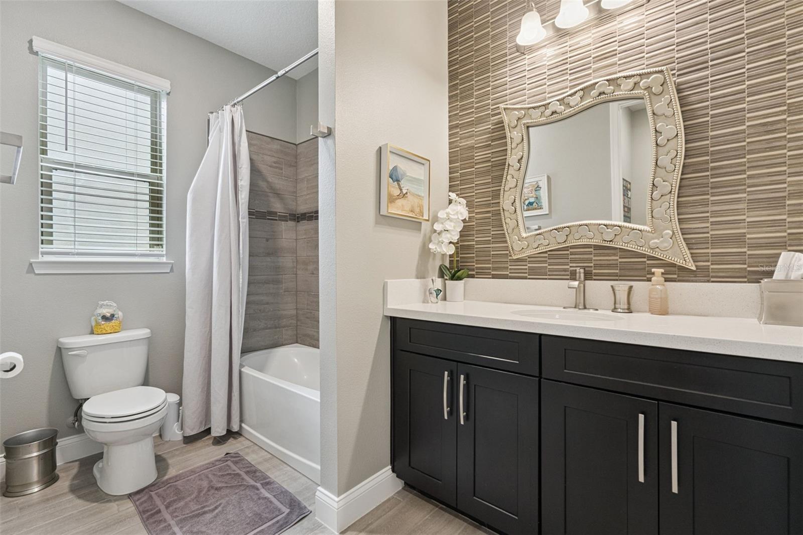 Image 38 of 64 For 8415 Vivaro Isle Way