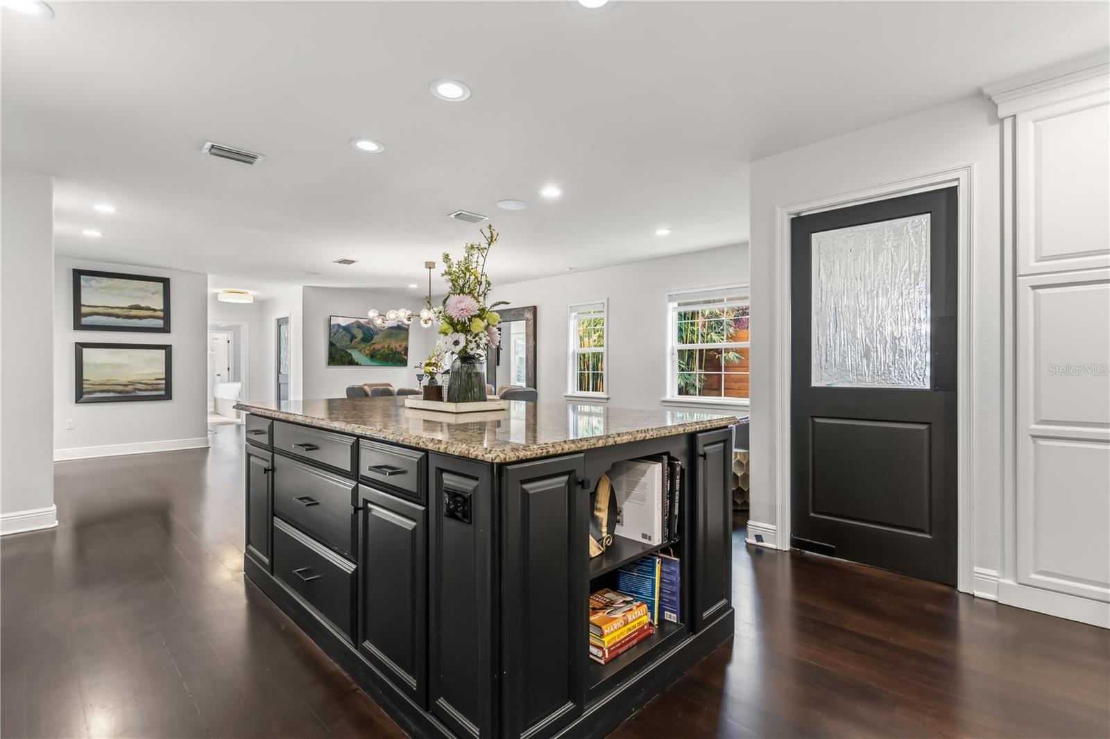 Image 16 of 40 For 872 Granville Drive