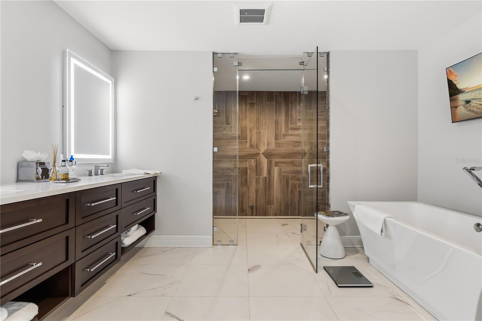 Image 20 of 40 For 872 Granville Drive