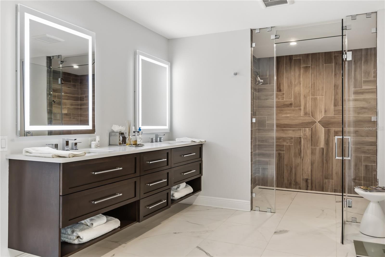 Image 21 of 40 For 872 Granville Drive