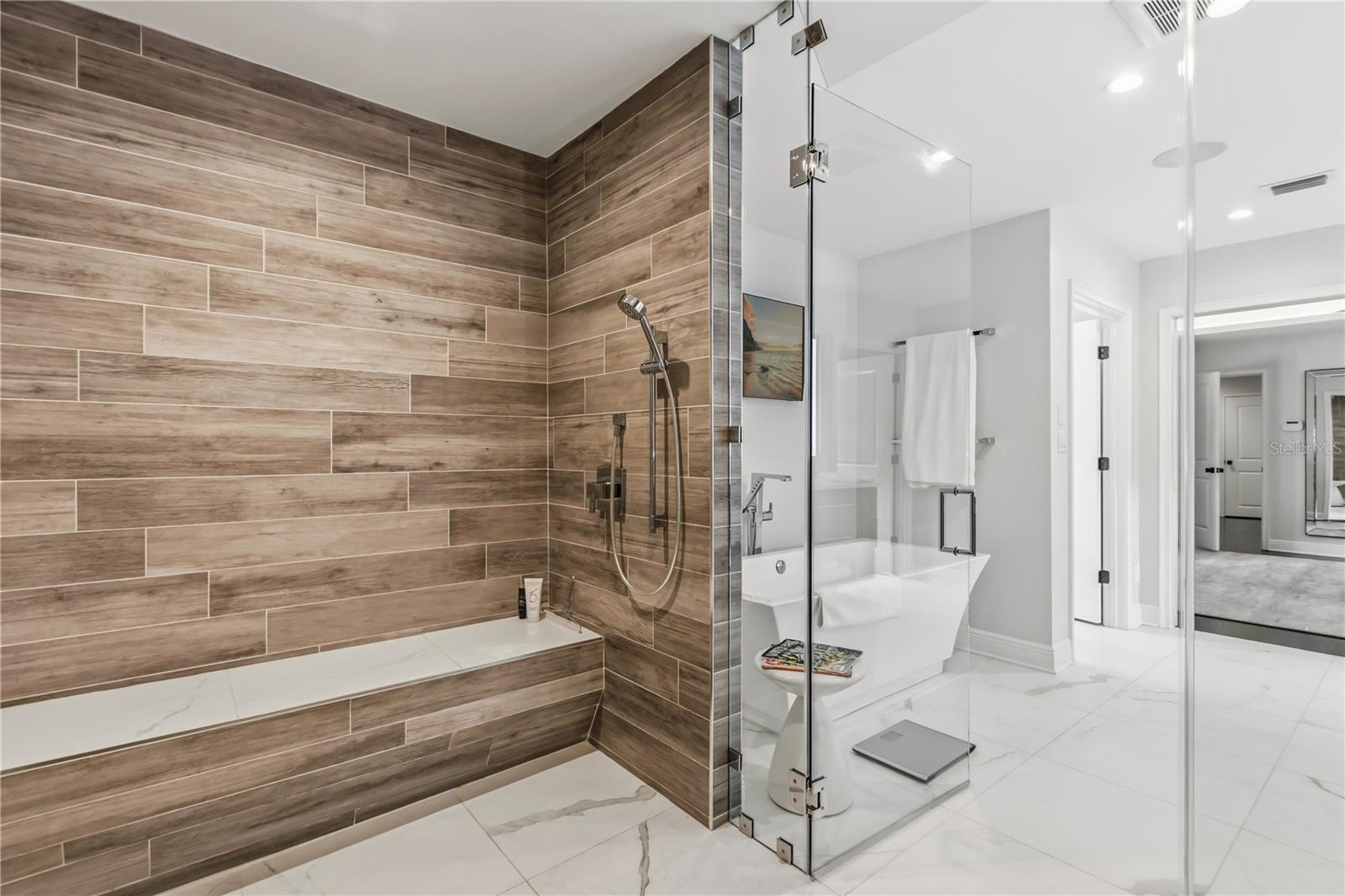 Image 23 of 40 For 872 Granville Drive