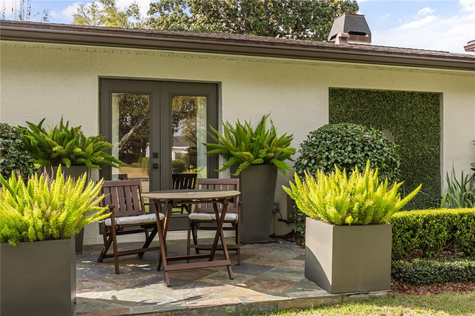 Image 3 of 40 For 872 Granville Drive