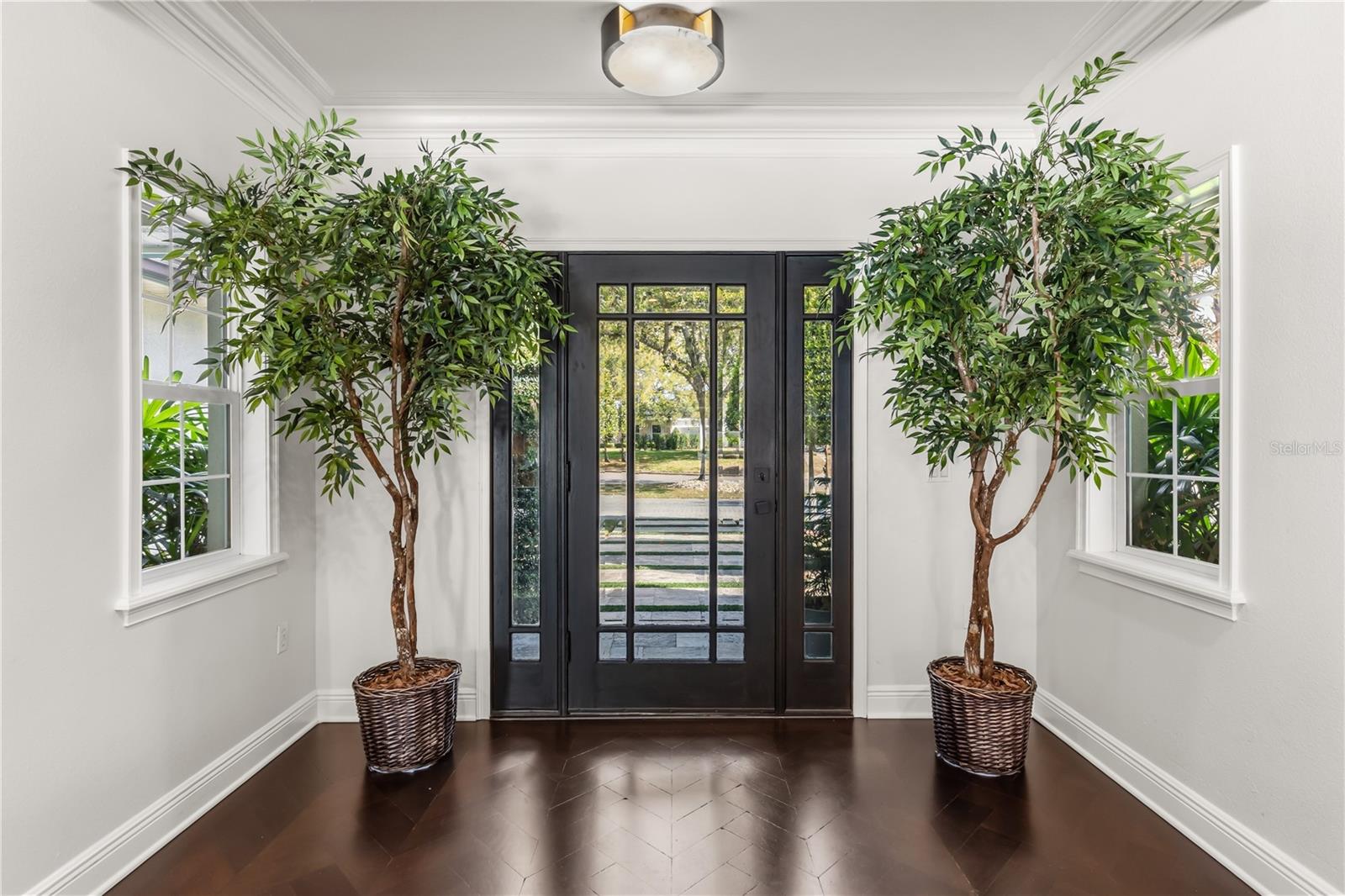 Image 5 of 40 For 872 Granville Drive