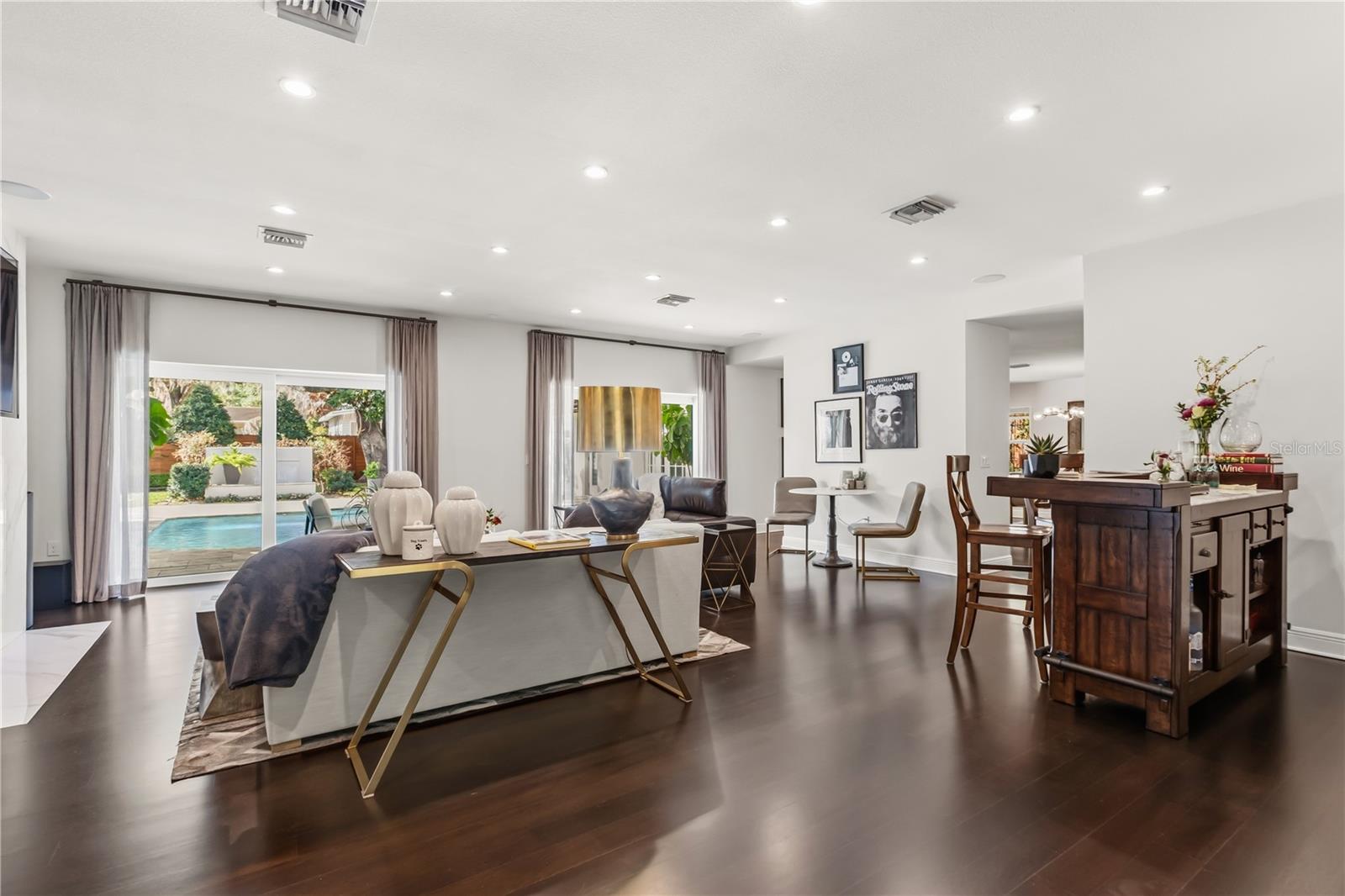 Image 6 of 40 For 872 Granville Drive