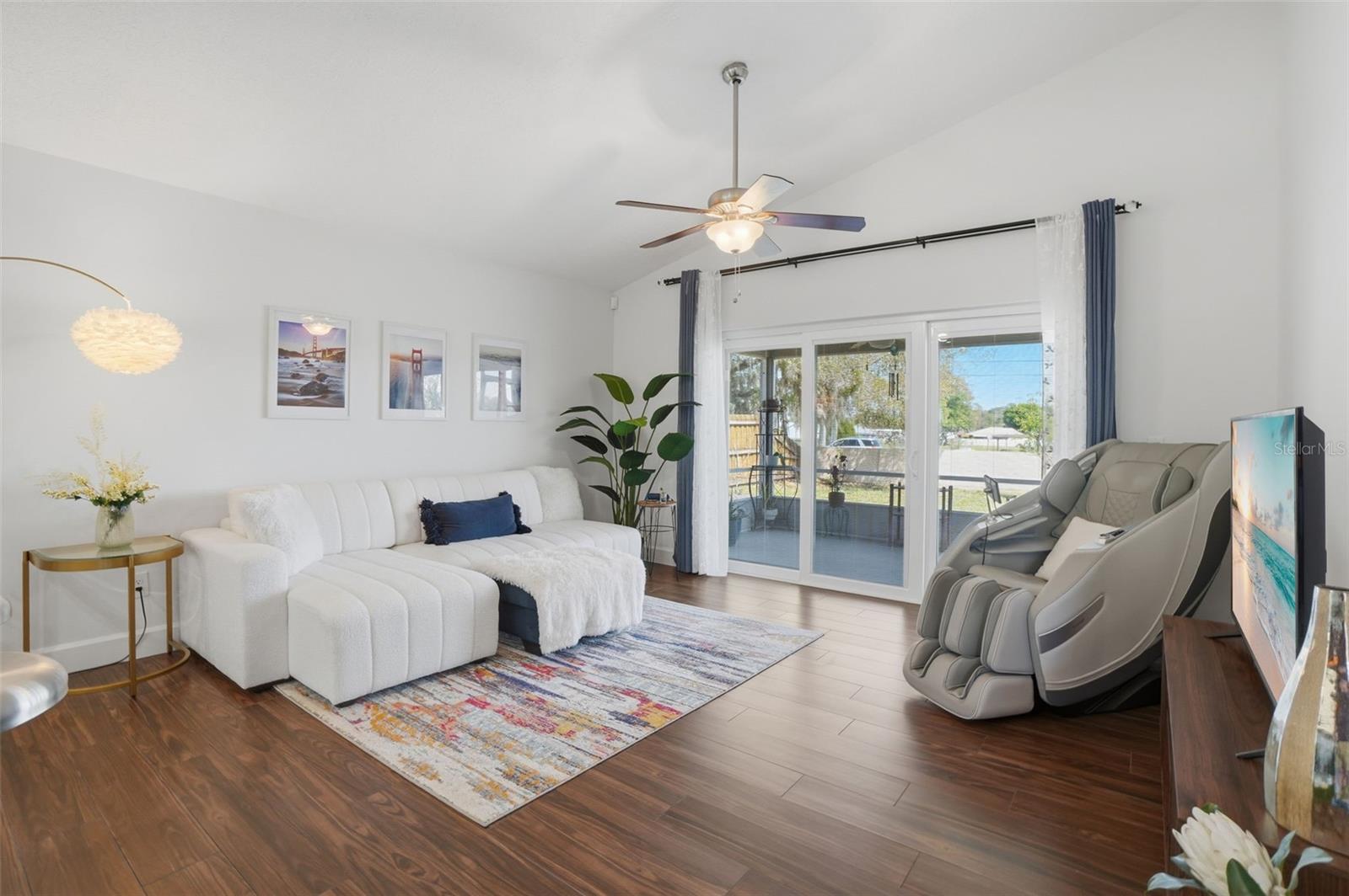 Image 16 of 30 For 101 Splitlog Place