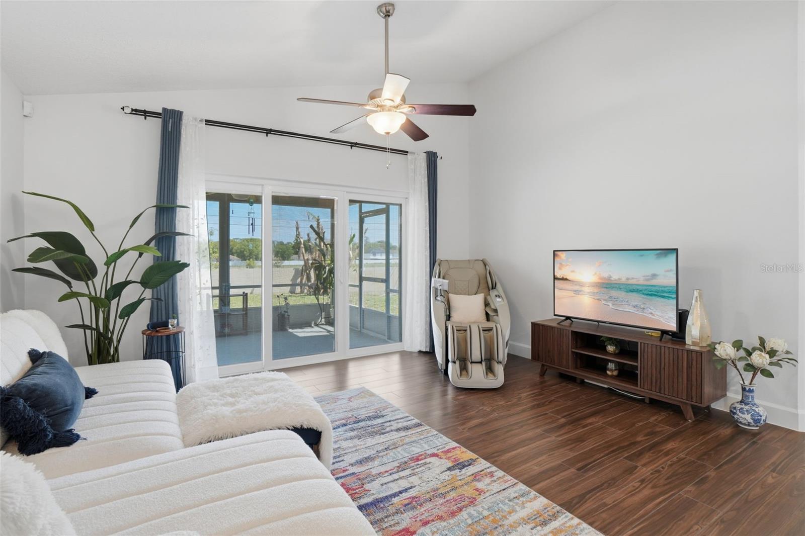 Image 17 of 30 For 101 Splitlog Place