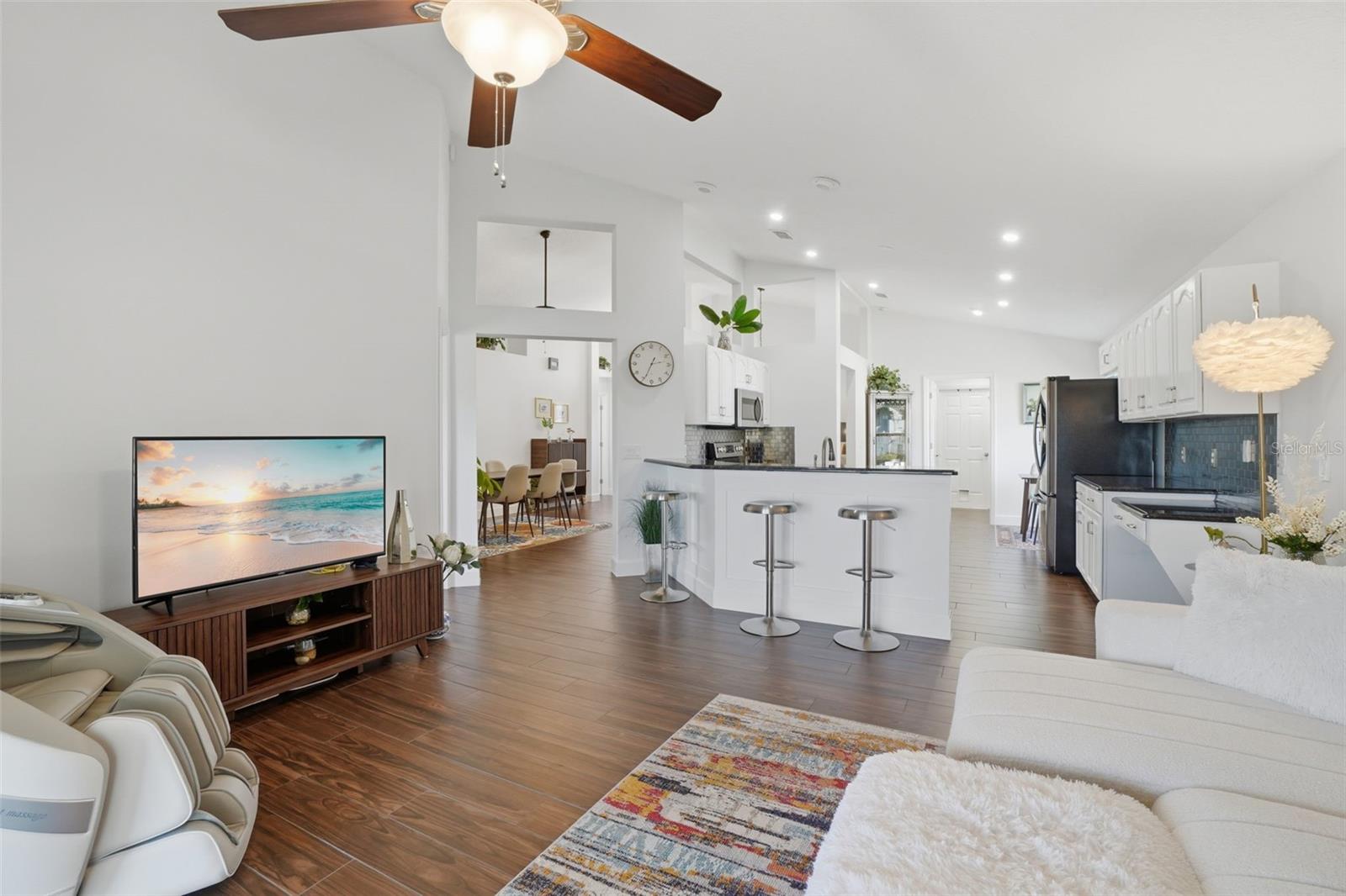 Image 18 of 30 For 101 Splitlog Place