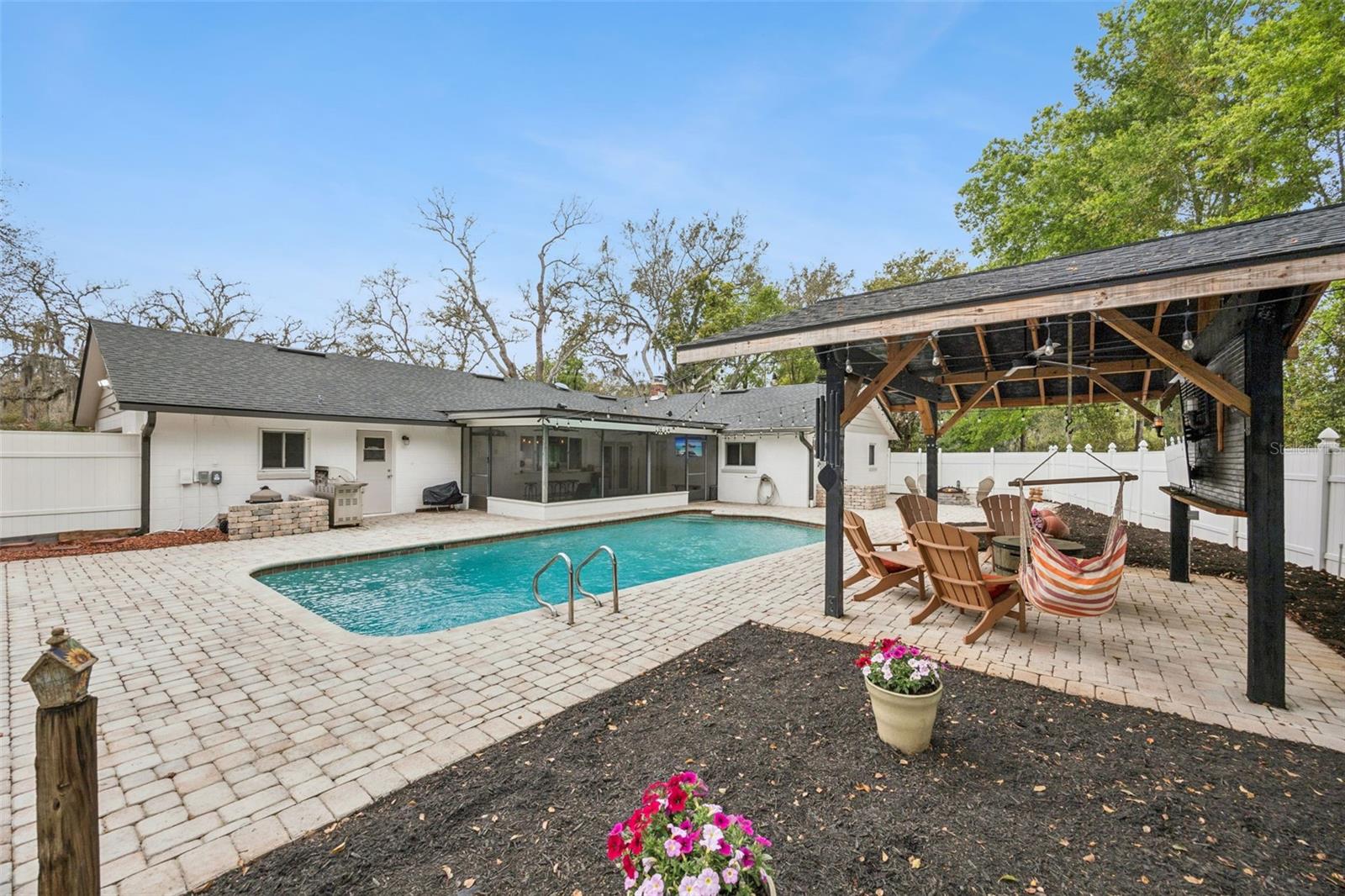 Image 37 of 57 For 203 Palmetto Concourse