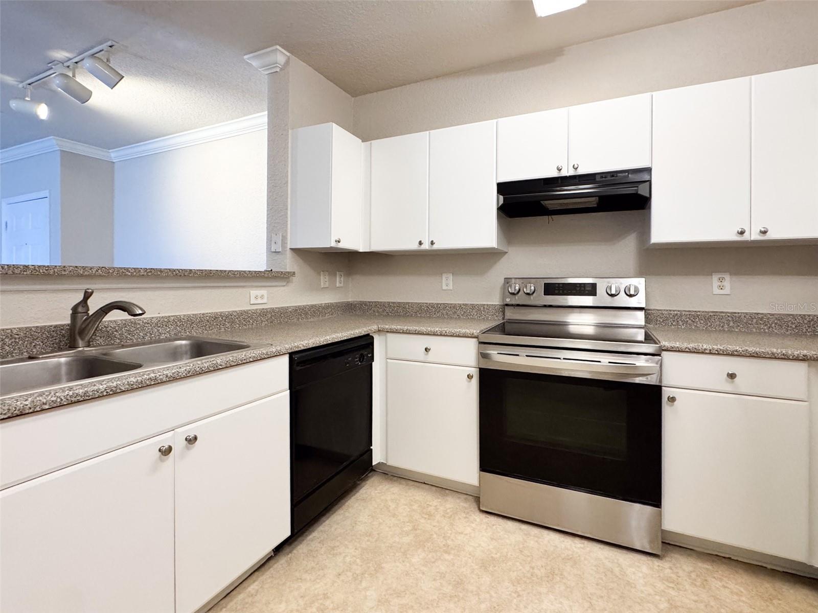 Image 11 of 28 For 202 South Street 4039