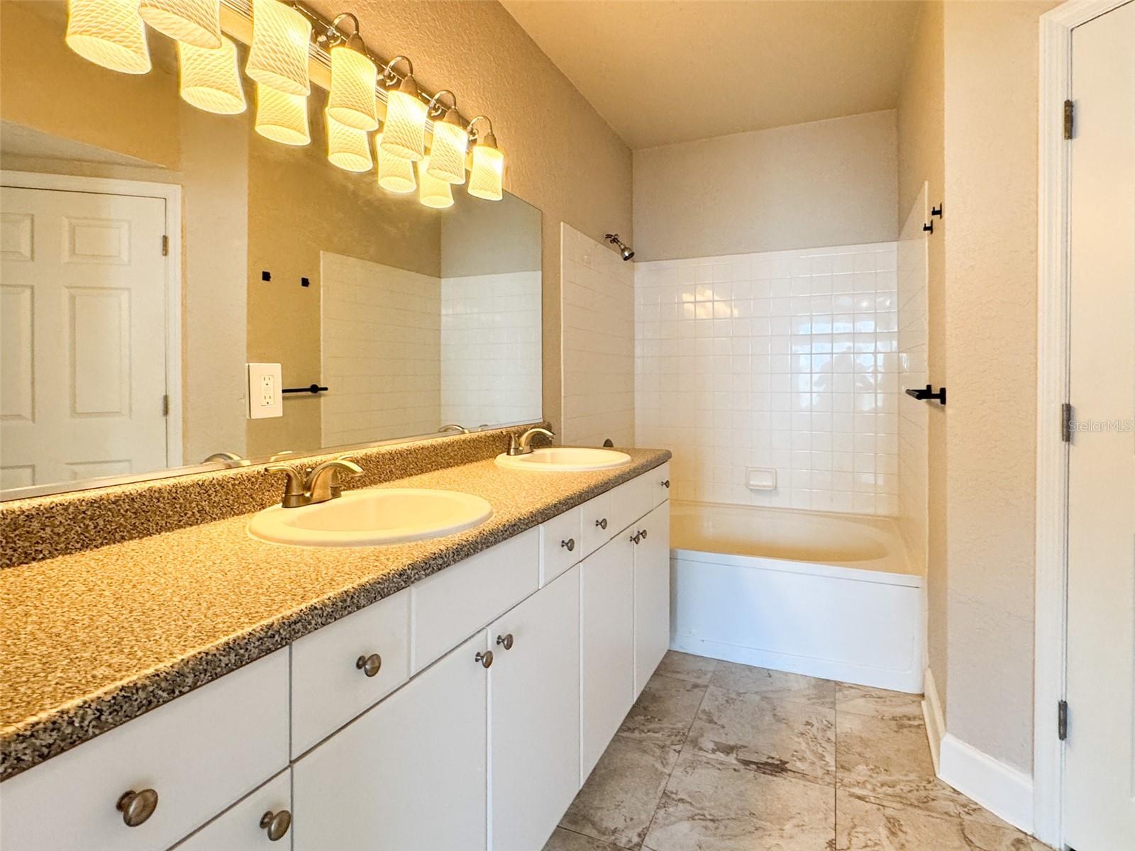 Image 17 of 28 For 202 South Street 4039