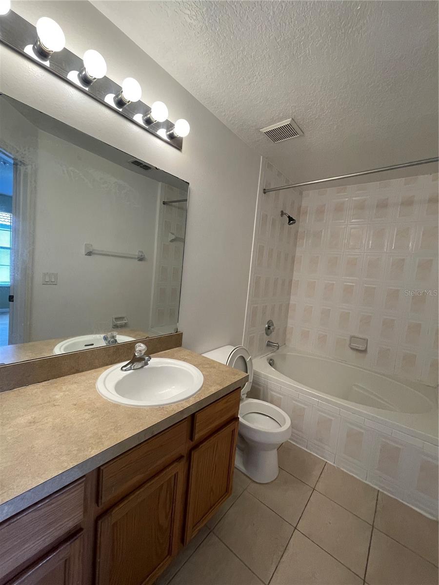 Image 18 of 27 For 6007 Scotchwood Glen 32