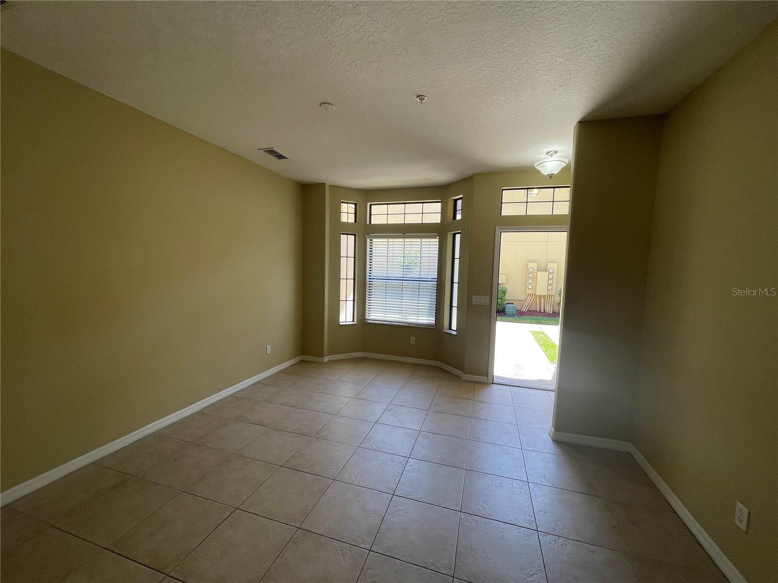 Image 4 of 27 For 6007 Scotchwood Glen 32