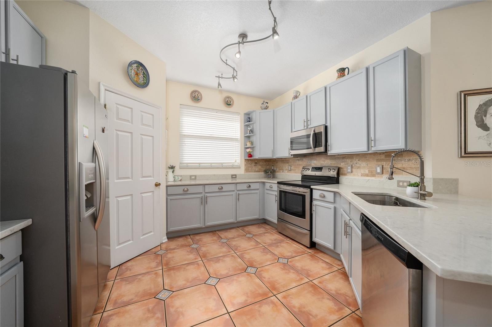 Image 10 of 42 For 9915 Kona Isle Court