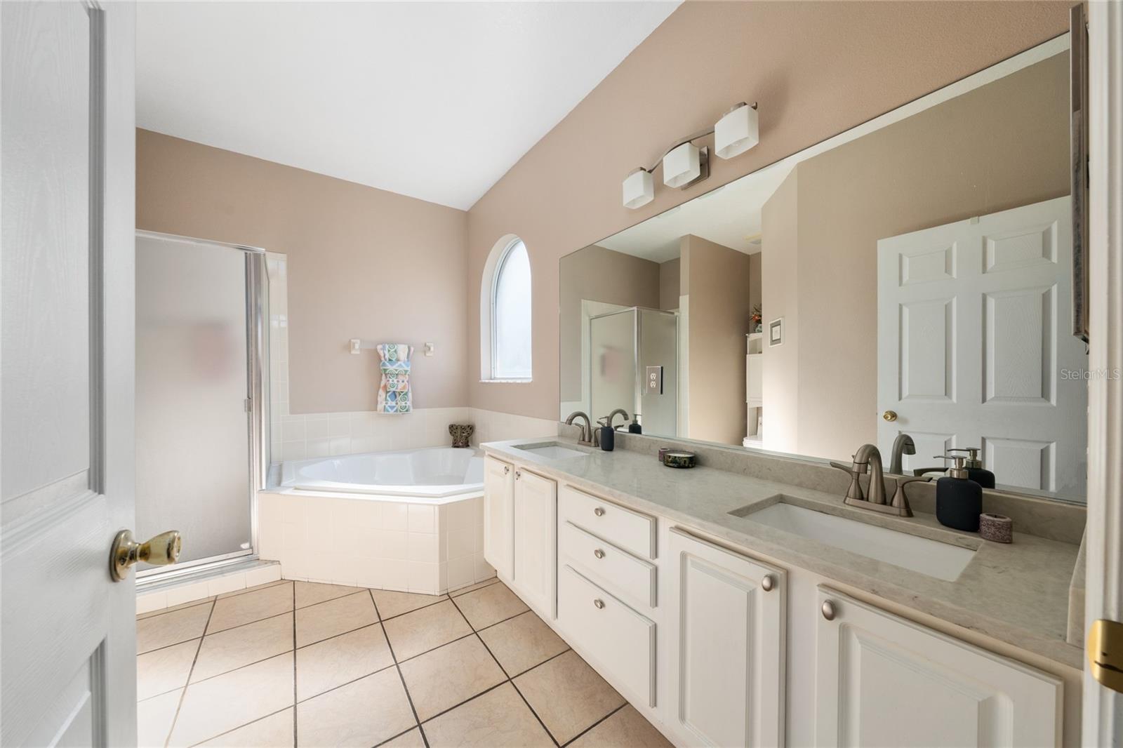 Image 25 of 42 For 9915 Kona Isle Court