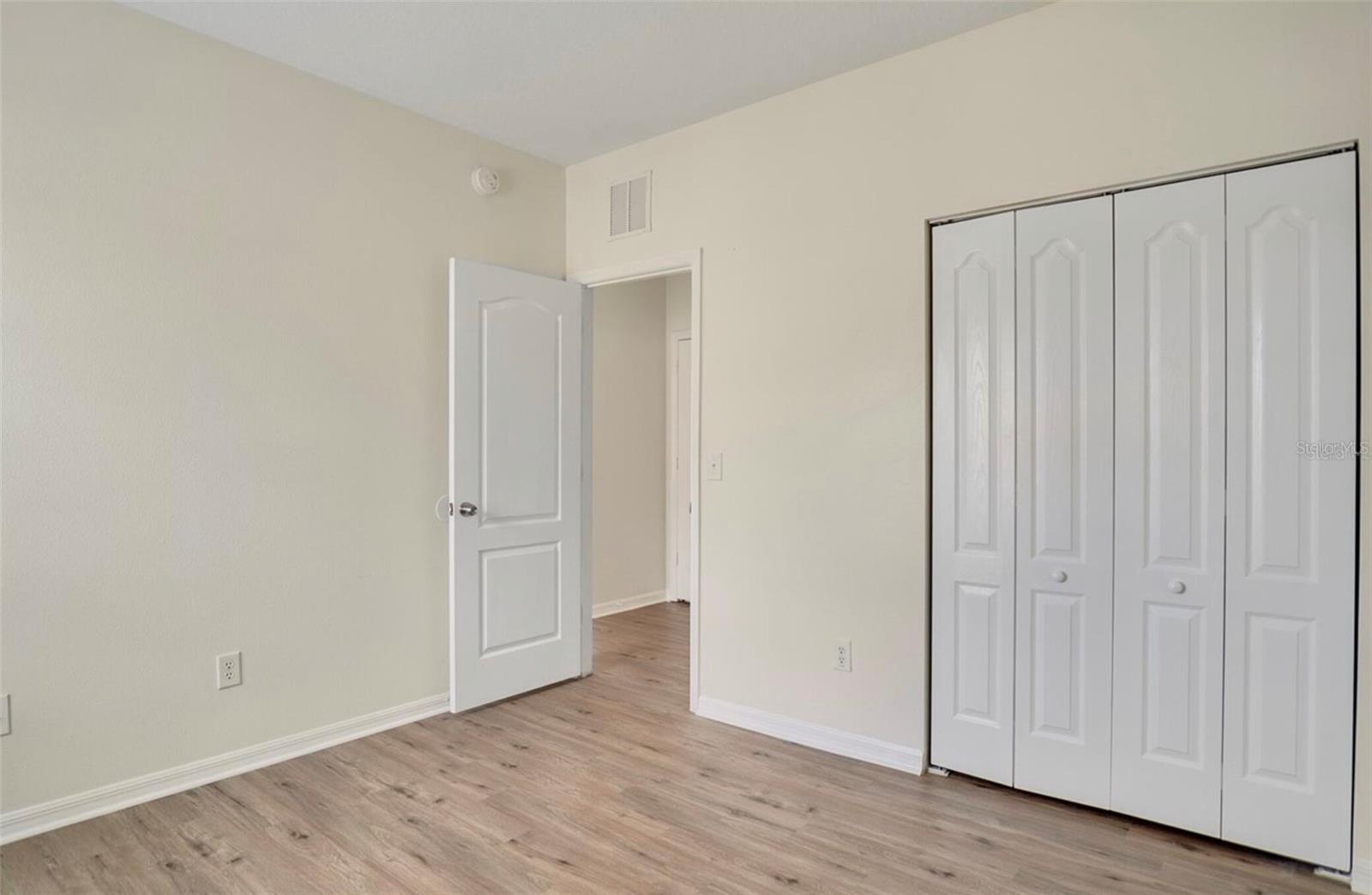 Image 15 of 30 For 1604 Scarlet Oak Loop 63b