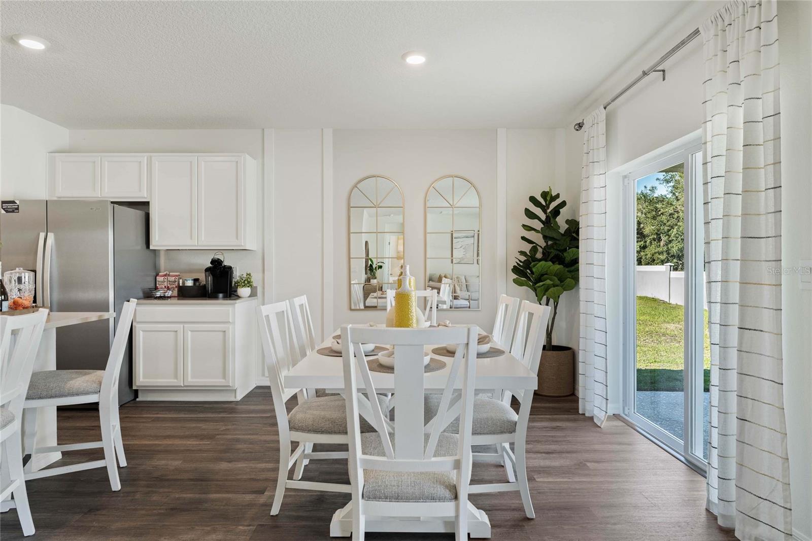 Image 10 of 39 For 8595 Cape Fox Cove