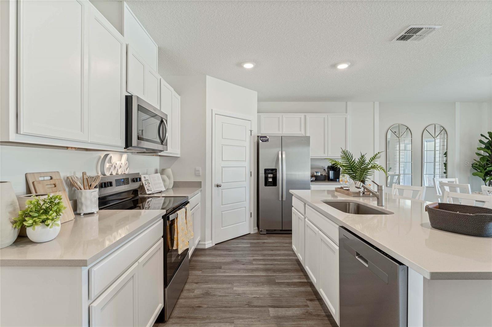 Image 4 of 39 For 8595 Cape Fox Cove