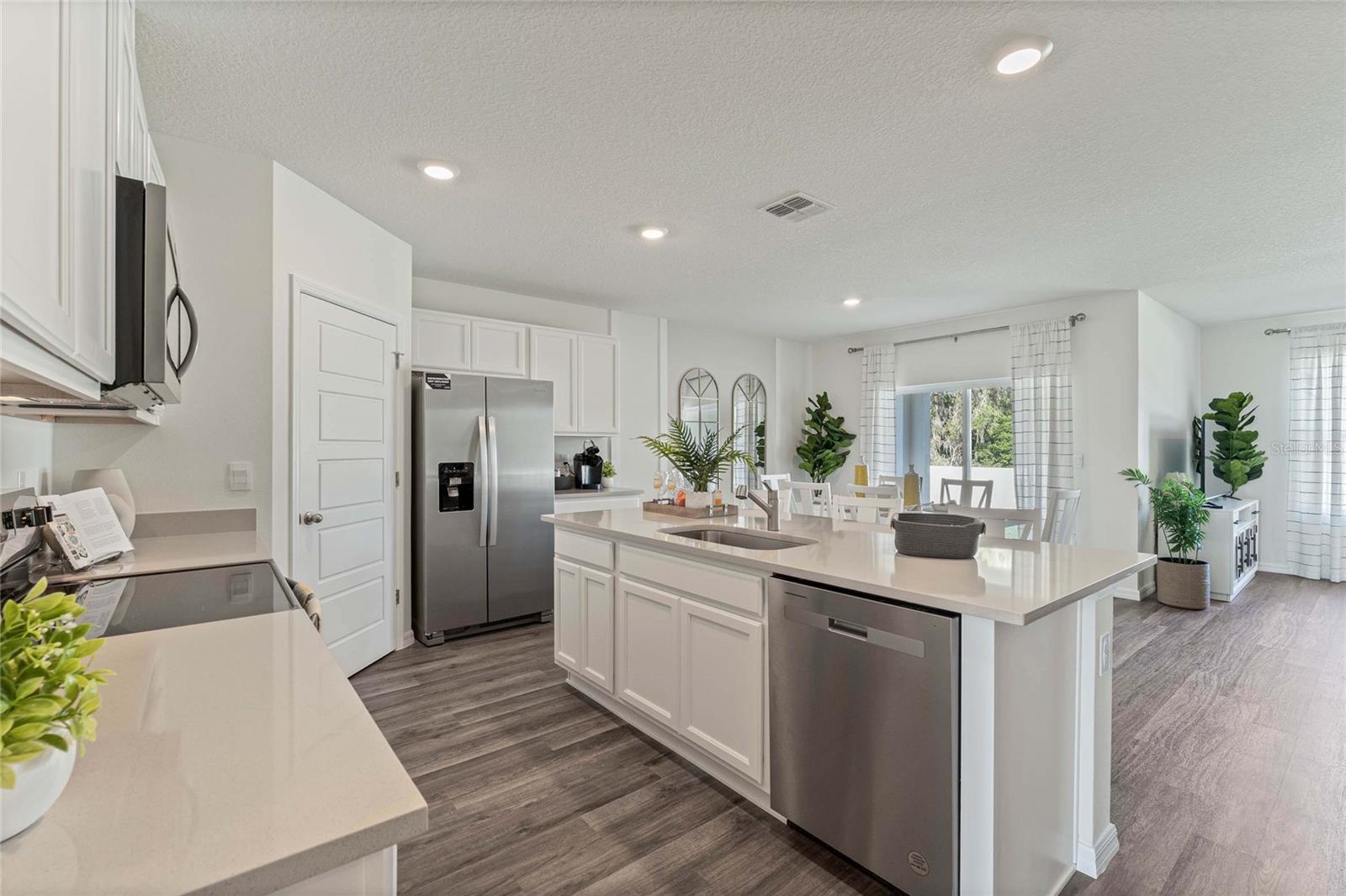 Image 5 of 39 For 8595 Cape Fox Cove