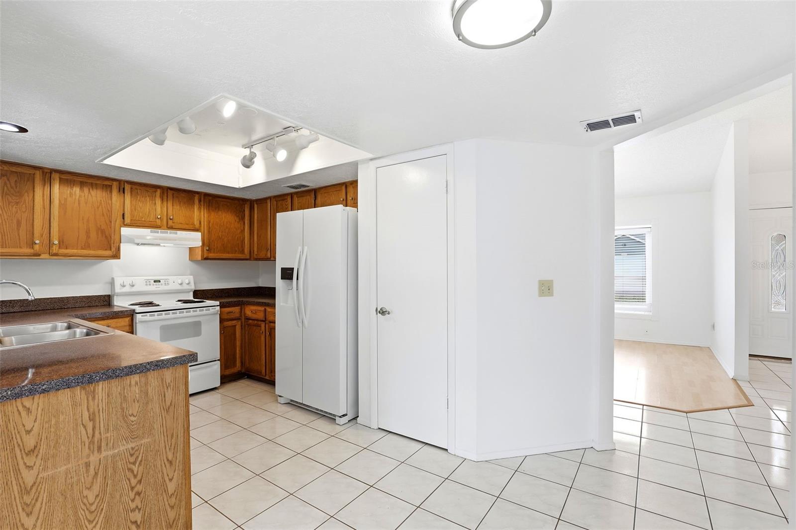 Image 14 of 35 For 1075 Condor Place