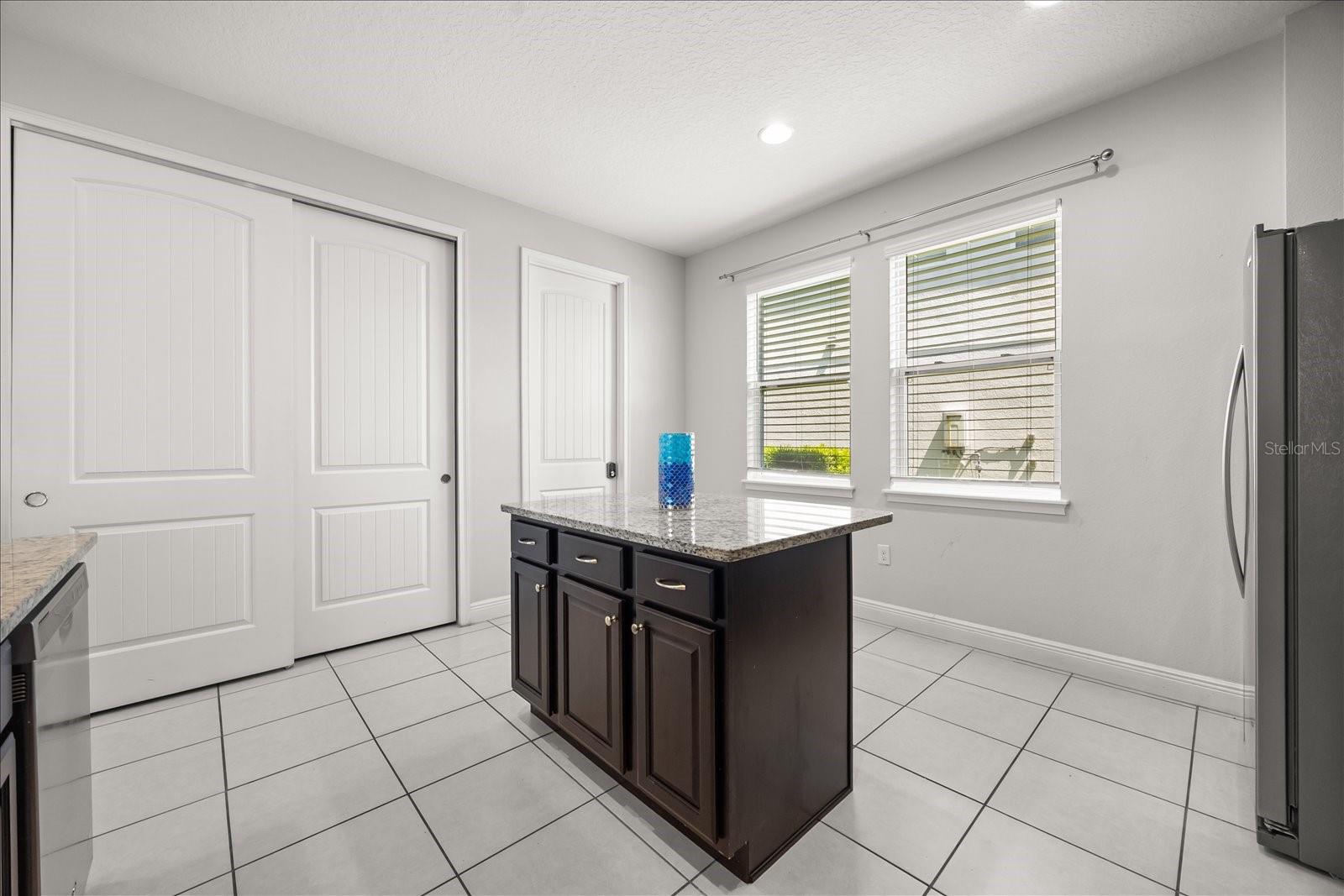 Image 12 of 52 For 7712 Graben Street