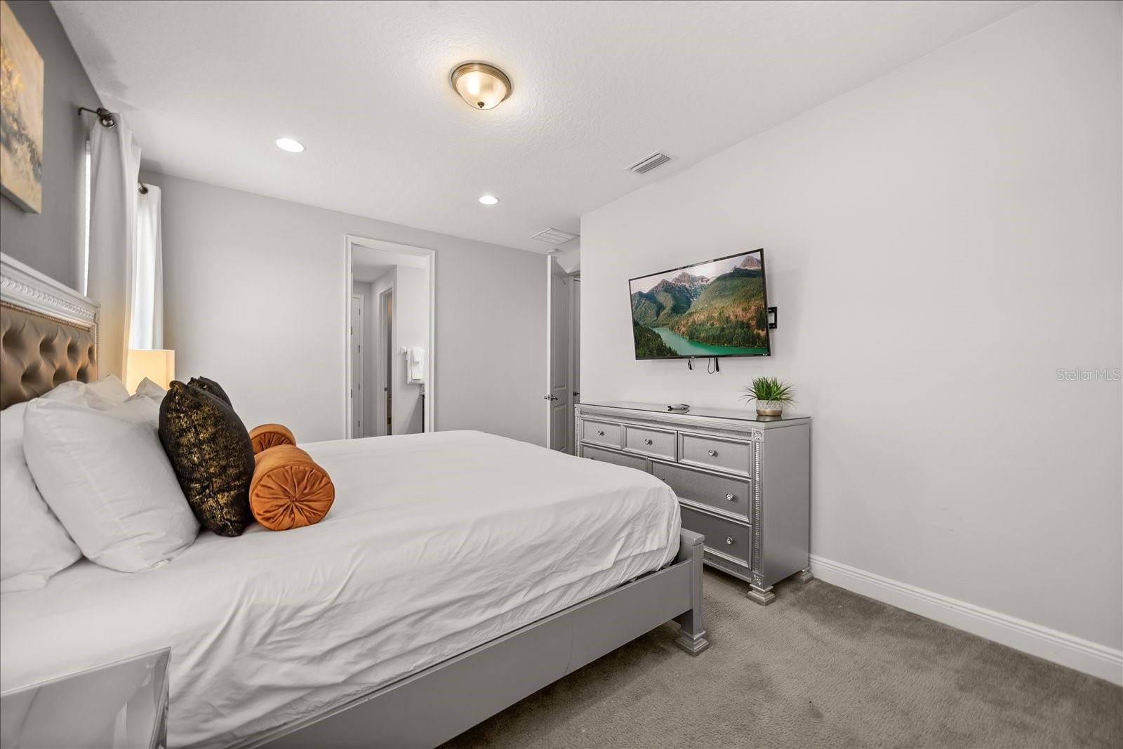 Image 16 of 52 For 7712 Graben Street