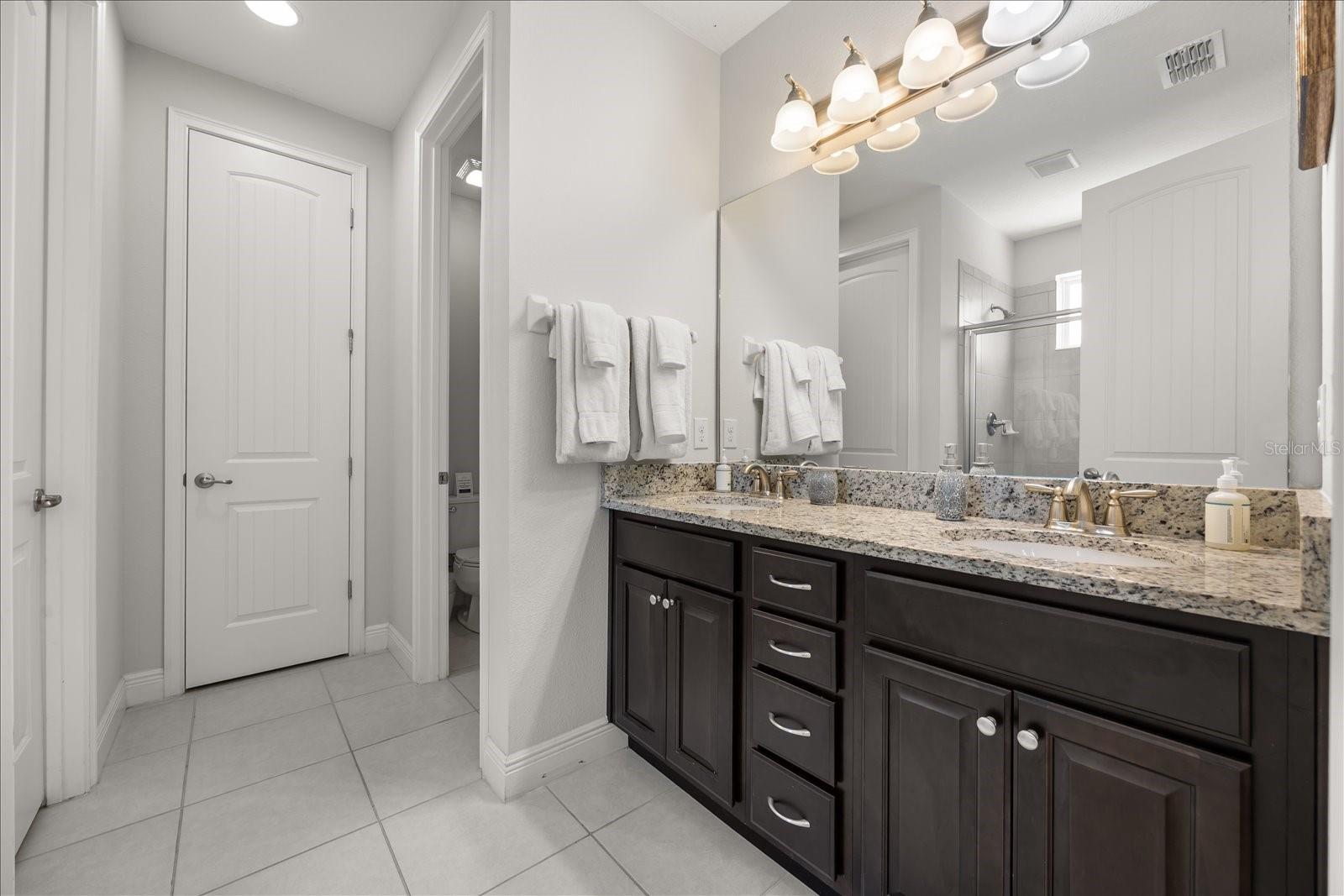 Image 17 of 52 For 7712 Graben Street