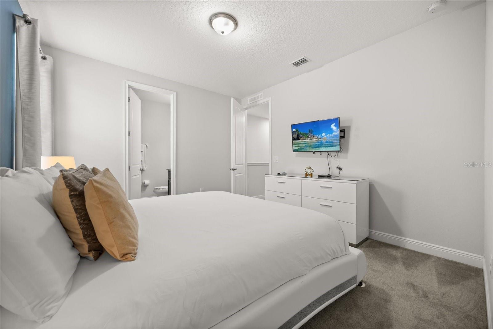 Image 26 of 52 For 7712 Graben Street