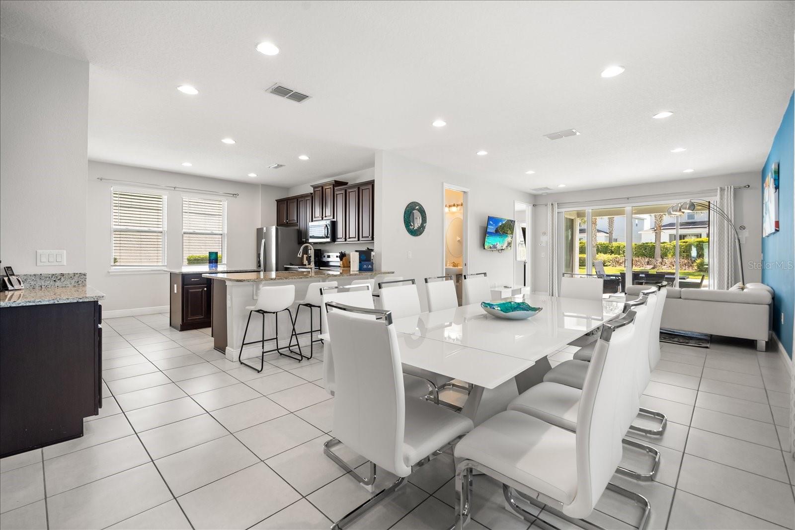 Image 3 of 52 For 7712 Graben Street