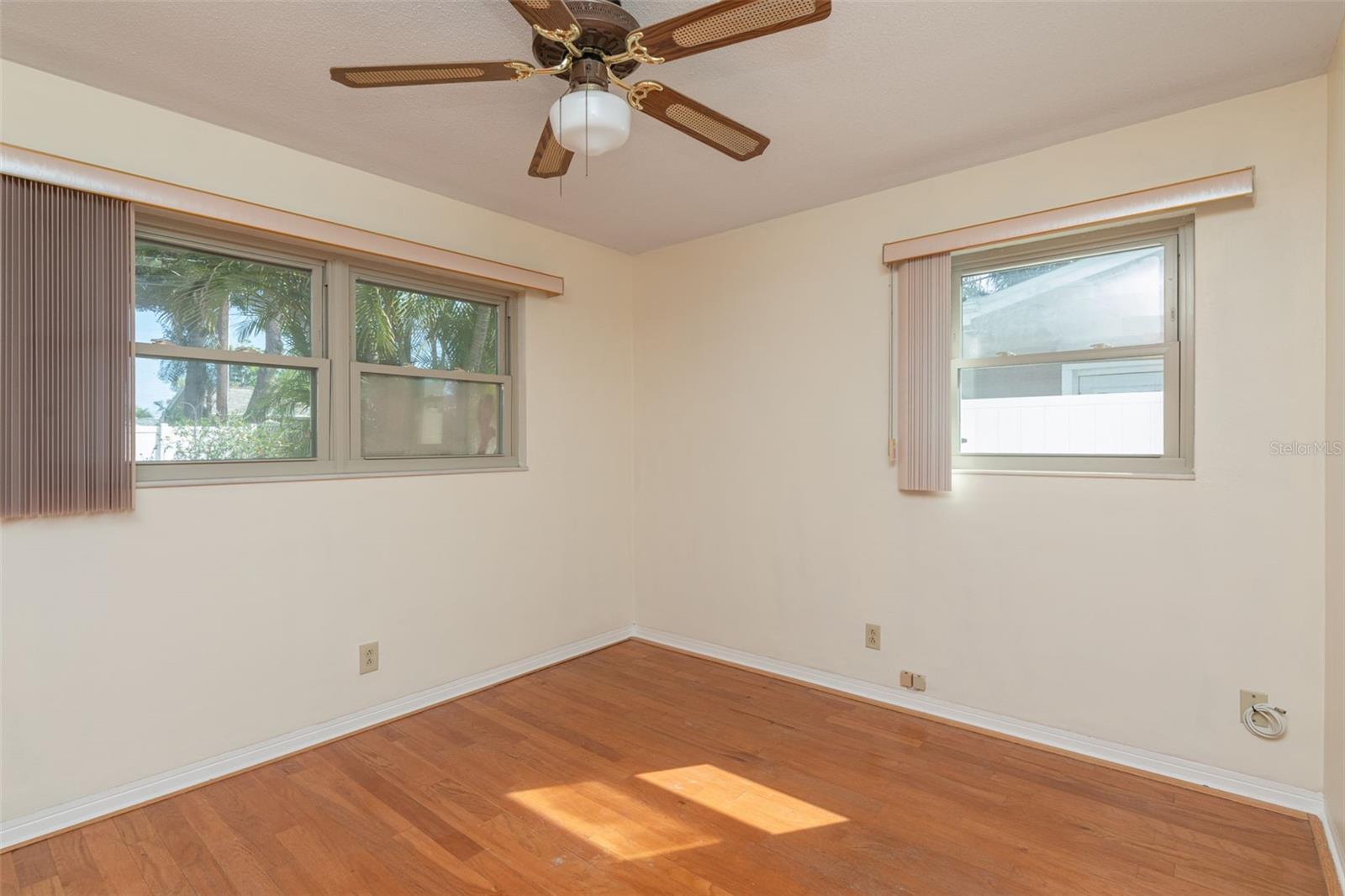 Image 17 of 34 For 11343 87th Avenue