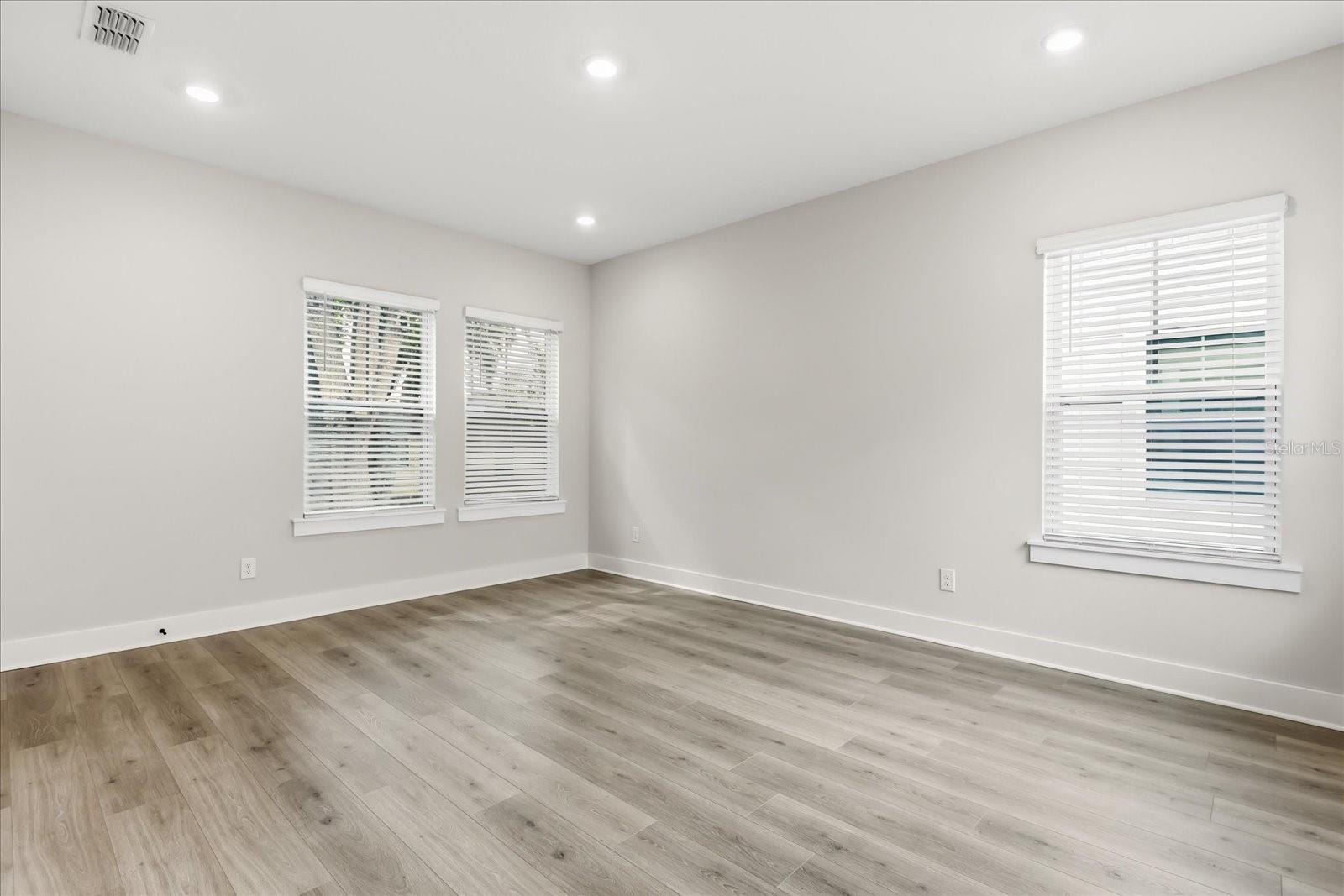 Image 21 of 28 For 2302 Depauw Avenue