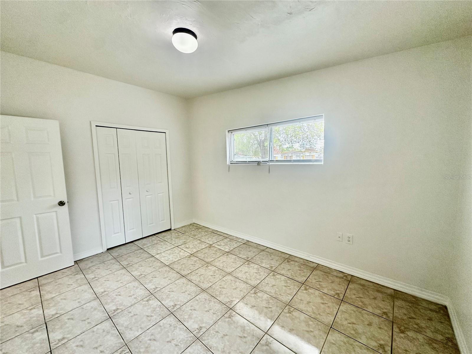 Image 11 of 13 For 1624 Queensway Road