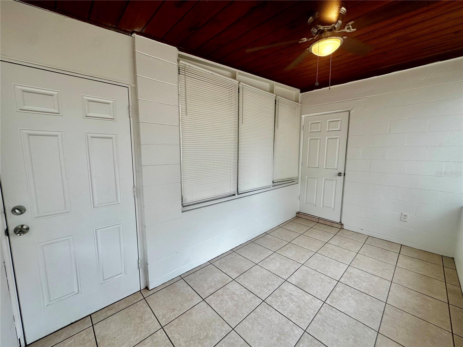 Image 12 of 13 For 1624 Queensway Road